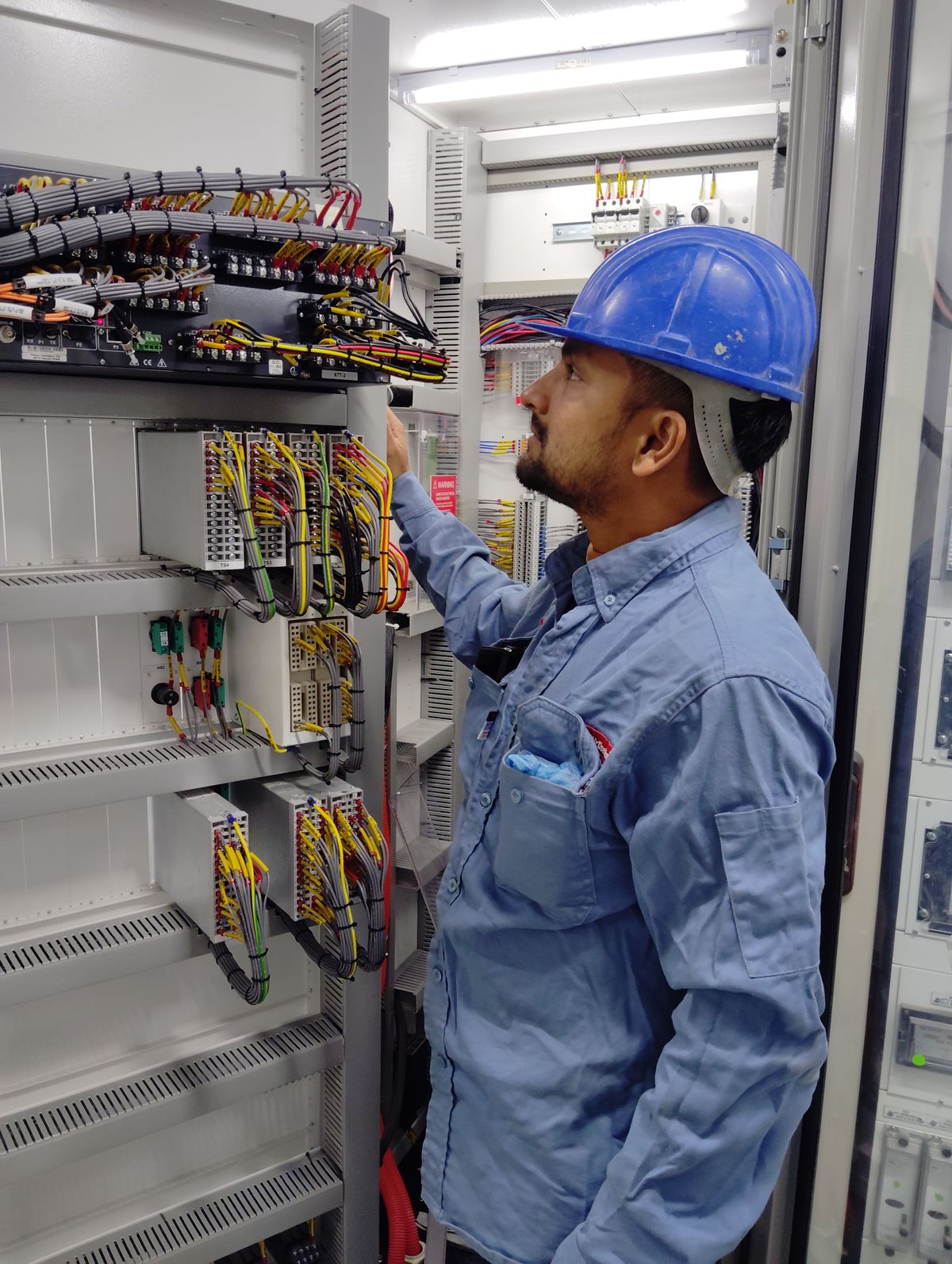 Arnavutköy elektrikçi — tamirji sahada